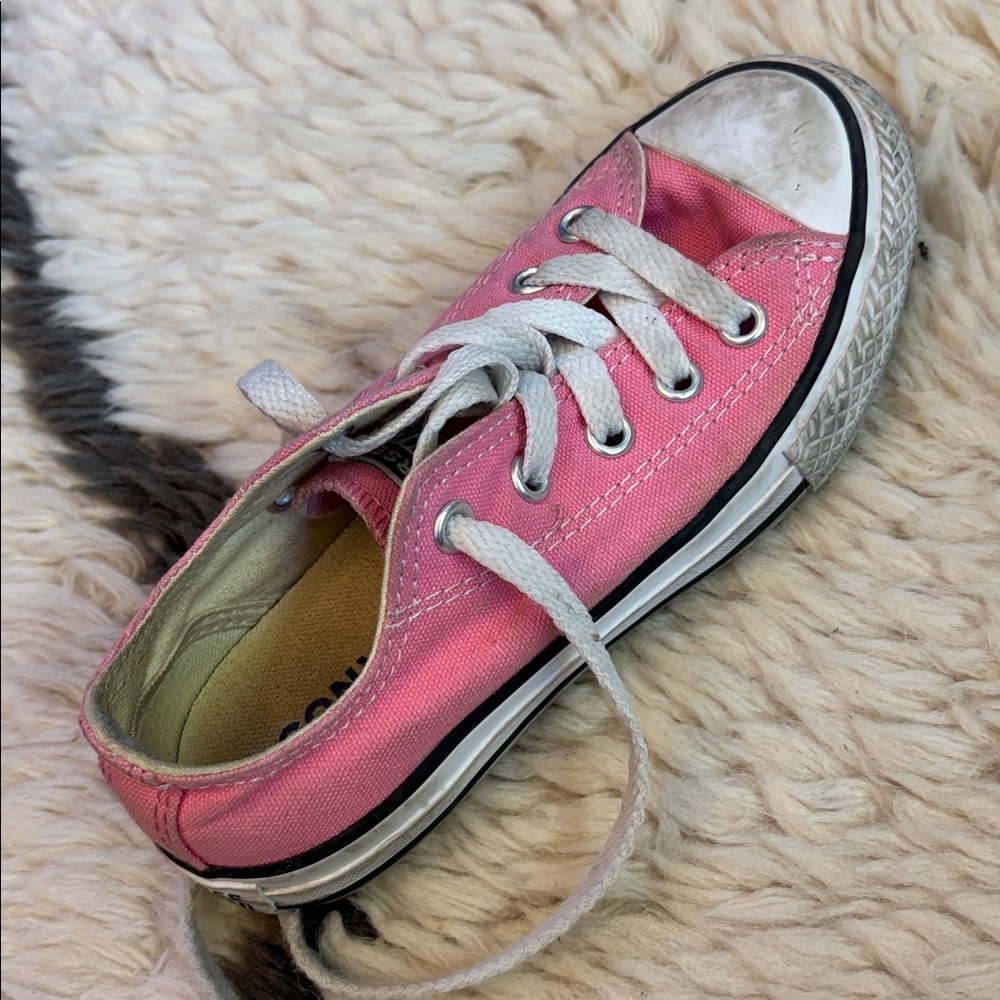 Pink Converse - Picture 16 of 17